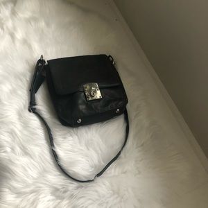 Women leather danier bag used in good condition colour black